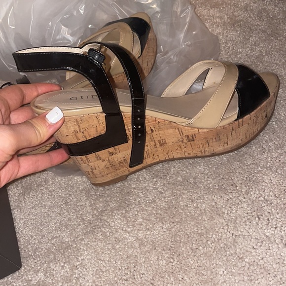 Guess black and cream platform sandals - Picture 2 of 5